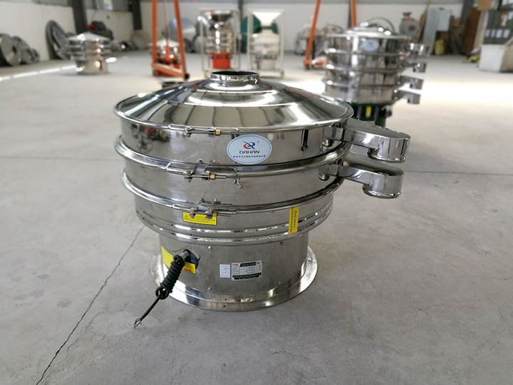 全不銹鋼振動篩整機采用不銹鋼拋光而成，干凈衛(wèi)生，可避免原料被污染